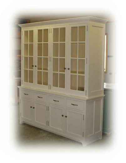 White lacquered cabinet 